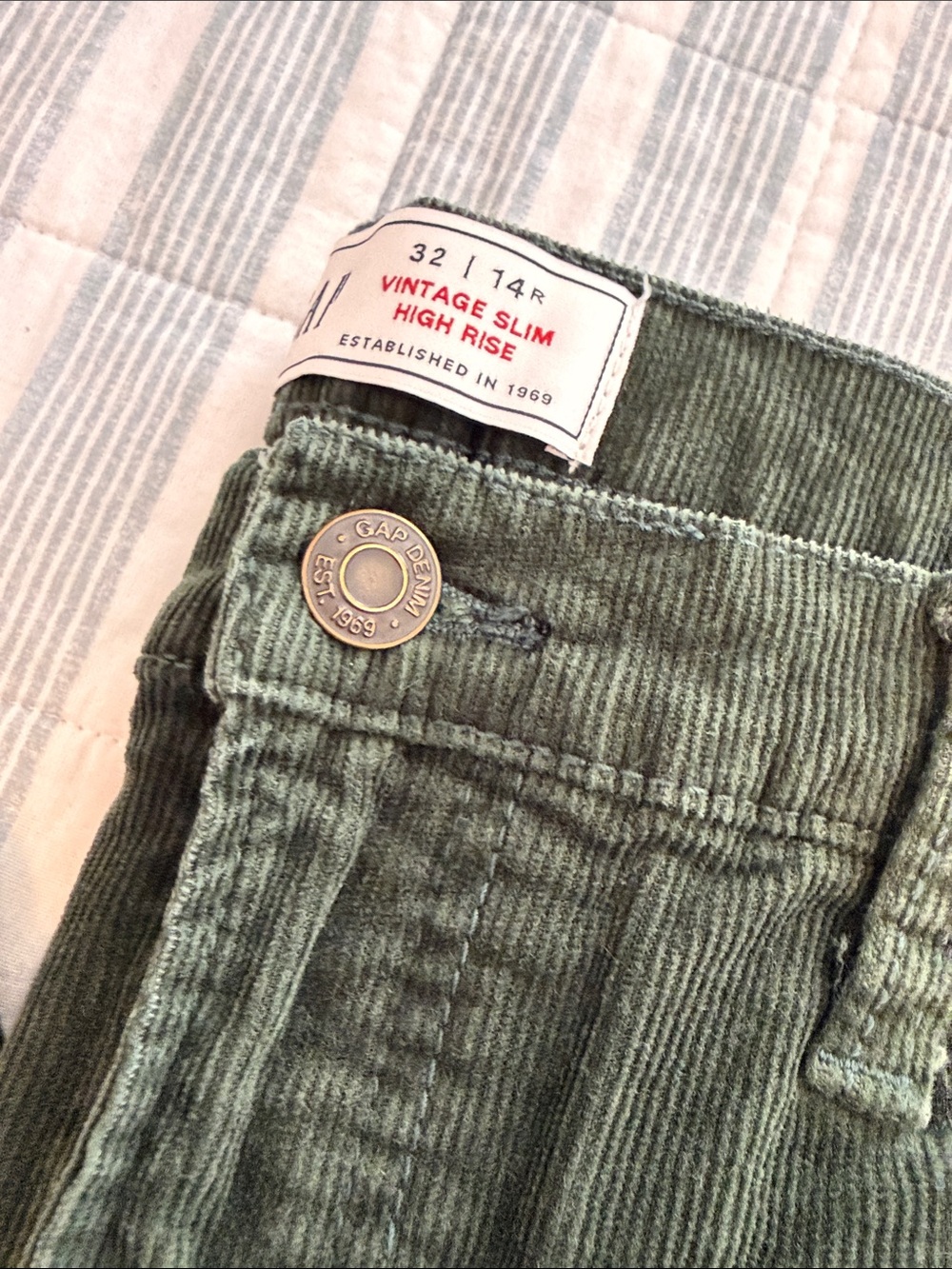 Gap vintage slim high-rise ankle corduroy